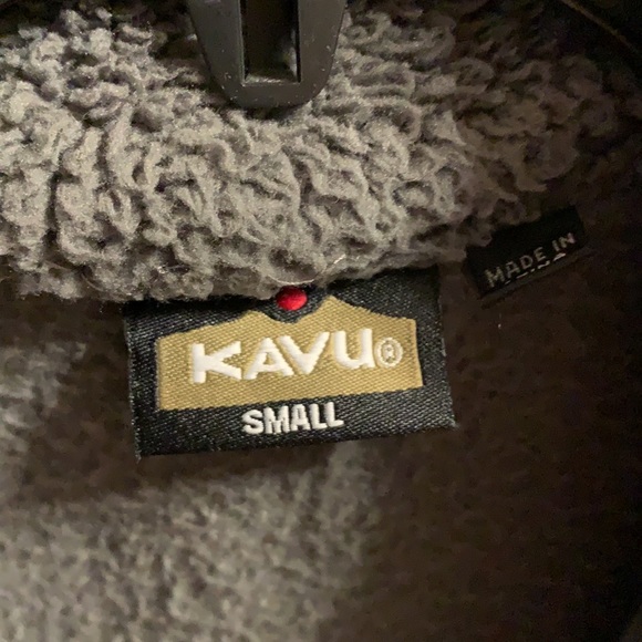 Kavu small full zip Sherpa fleece jacket.   EUC.   Grey.  Button high collar. - Picture 4 of 6